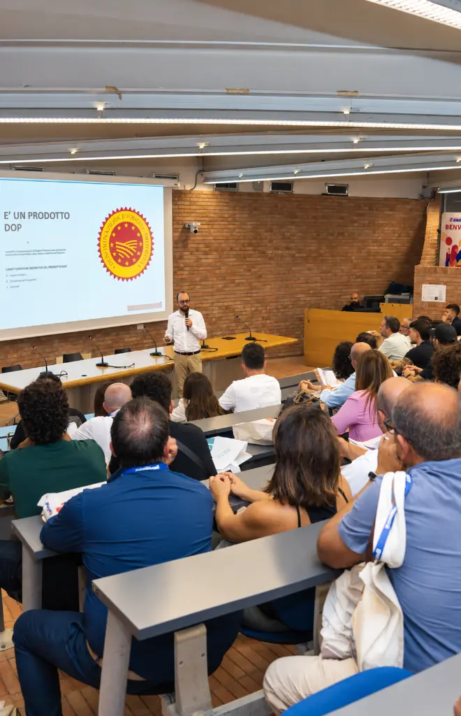 Lezione sul marchio DOP in aula magna.webp