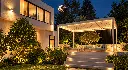 Pergola illuminata sotto la luna piena.webp