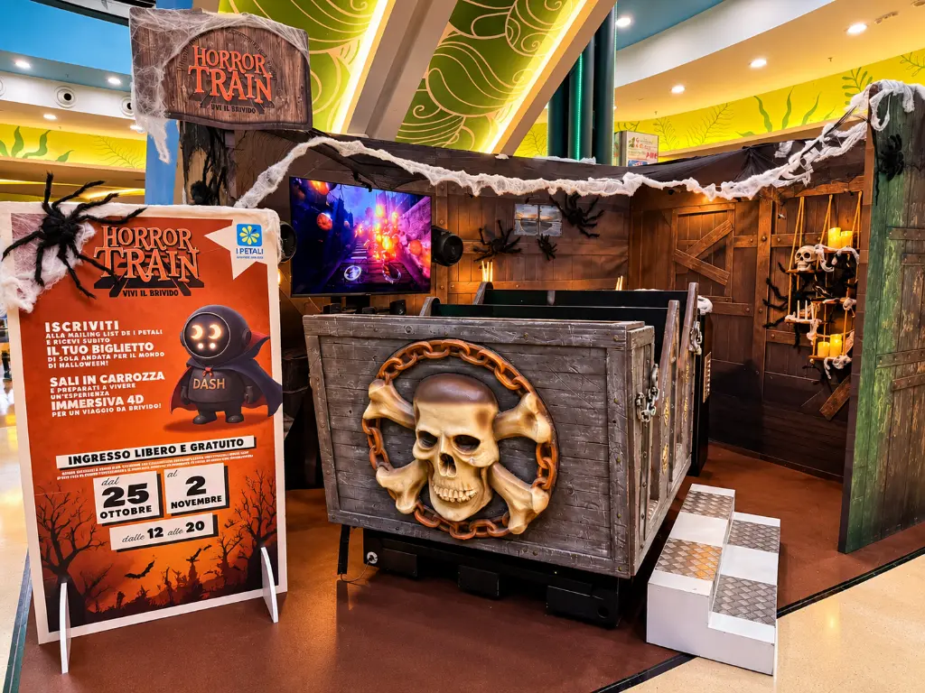 Attrazione Horror Train al centro commerciale.webp
