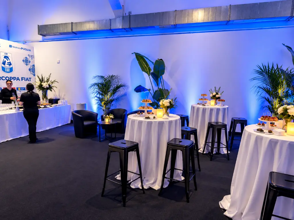 Ricevimento elegante con atmosfera blu Pugliese.webp